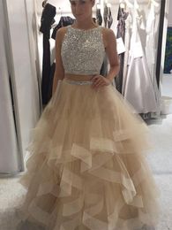 2023 Plus Size Ball Gown Champagne Prom Dresses Sparkly paljetter Pärlad topp Tulle Tiered kjol nyckelhål Backlösa aftonklänningar