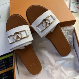 A114 Charm Paris Designer Sandals Open-toe Set Foot 2023 Tory Vacation Beach Flat Slippers Casual Lock Flip Flops Women Shoes