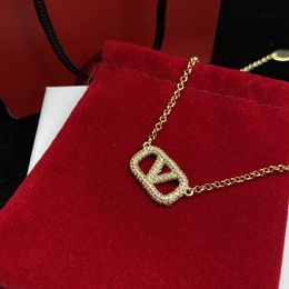 Classic Pendant Necklace Designer Designs Women's Atmospheric Necklace Popular Fashion Jewelry New Party Jewelry Gift Box