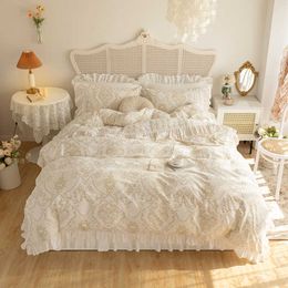 Bedding sets Winter Soft Carved Velvet Fleece Princess Wedding Bed Skirt Bedding Set Duvet Cover Quilt Cover Bedspread Bed Linen cases Z0612