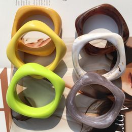 Bangle UJBOX Exclusive 26 Colours Fashion Irregular Acrylic Lucite Hands Wrist Bangles Bracelets For Women