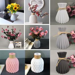Vases 17CM Height Plastic Vase Home Decor Retro Imitated Rattan Flower Arrangement For Desk Living Room Decoration