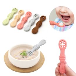 1PCS Lovely Baby Learning Spoons Utensils Set Adorable Toddler Tableware Baby Silicone Teether Toys Feeding Scoop Training