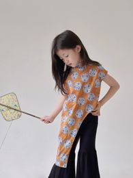 Der neue chinesische Stil von Cuhk für Kinder ist ein unregelmäßiger Cheongsam-Rock in Schwarz und die Hose aus Spitze