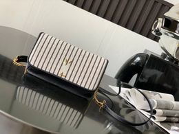 2023 New women's crossbody bag striped matte linen series high-end custom quality shoulder bag Metal splice chain mobile phone bag is very practical520534