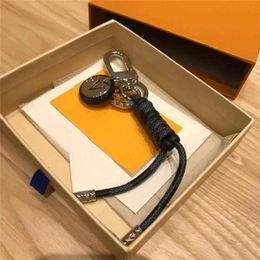 Fashion Designer Keychain Lovers Car Key Buckle Luxury Brand Leather Handmade Carabiner Keychains For Men Women Bags Pendant Keyri173c