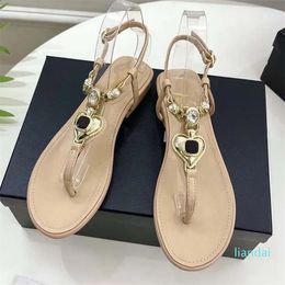 2023 Designer Luxurious Sandals Women's Slippers Fashion Trendy Classic Sandals Rubber Beach Alphabet Low Heel Slippers Vacation Casual