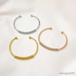 Bracelets Hot-selling Stainless Steel Spring Elegant Strip Bangle for Women Jewelry Gift Non-fadding Drop R230718