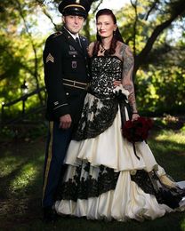 Gothic Black And Ivory Wedding Dresses Lace Appliques Strapless A Line Vintage Bridal Gowns Lace-Up Plus Size Tiered Bride Wear 2023