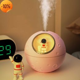 New Astronaut Ornaments USB Mini Humidifier Electric Aroma Diffuser with LED Lamp for Home Kids Bedrrom Aromatherapy Air Humidifier