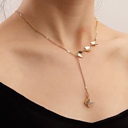 Niche Design Metal Tassel Butterfly Necklace Female Temperament European and n Personality Gold Butterfly Collarbone Chain Pendant Necklace Retro Love