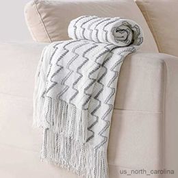 Blankets Inyahome Knitted Throw Blanket Soft Wave Pattern Blankets Lightweight Throws with Tassels for Couch Bed Sofa Travel Decor R230615