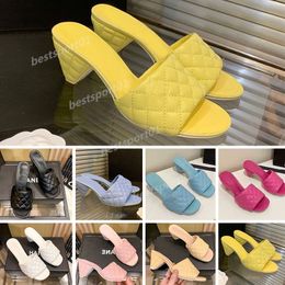 Womens MEN Beach slippers famous Classic Flat heel Summer Designer Fashion flops leather lady brand Slides famale shoes Hotel Bath Ladies sexy Sandals Large B3