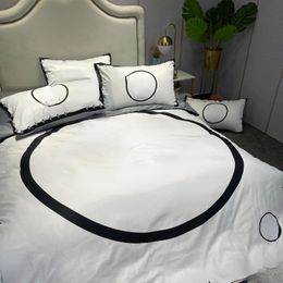 Fashion Alphabet Printing Cc Design Modern Durable Duvet Cover Pillow Case High Quality Luxury Bedding