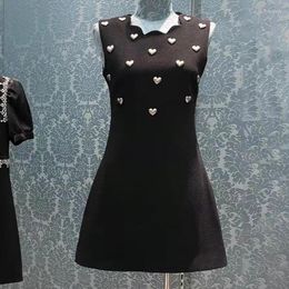 Casual Dresses French Small Fragrance Wind Sleeveless Black Mini Dress Women Fashion Luxury Metal Love Badge Slim Vest Q133