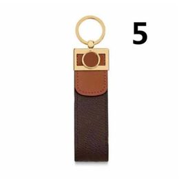 High Quality Keychain Classic Exquisite Luxury Designer Car Keyring Zinc Alloy Letter Unisex Lanyard Gold Black Metal Small Jewelr236z