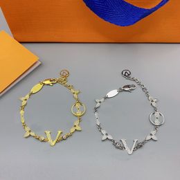 Luxury Designer Elegant gold and silver bracelet Stylish Womens Letter Pendant Classic 4/Four clover bracelet Wedding specially designed jewelry quality