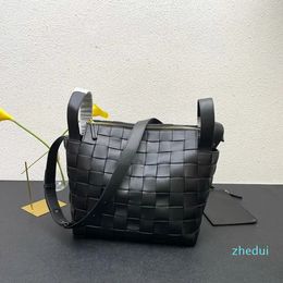 2023-bag Medium intreccio woven leather handbags with detachable strap Luxury Designer Shoulder Bags