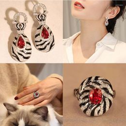 Necklace Earrings Set 2023 Trend Modern Retro Zebra Pattern Ruby For Women European American Fashion Leopard Rings Dangle