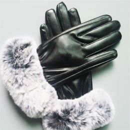 2021 Design Women's Gloves for Winter and Autumn Cashmere Mittens Gloves with Lovely Fur Ball Outdoor sport warm Winter Glove238e