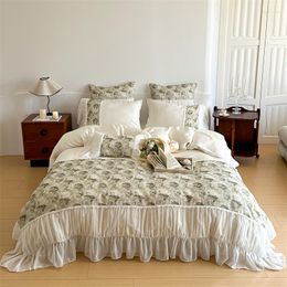 Bedding Sets French Style Vintage Rose Flowers Pattern Lace Pleat Ruffles Lyocell Fibre Silky Soft Duvet Cover Bed Sheet Pillowcases