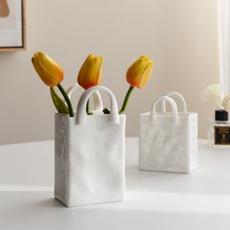 Vases Nordic Creative Shopping Basket ceramic mini Vase Bag Decoration Simple Dried Flower Arrangement Vases Table Decor mini pots Art 230615