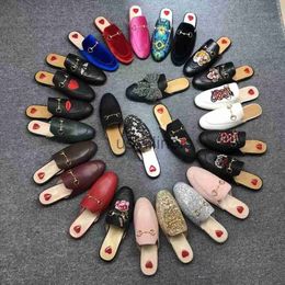 Slippers Designer Mules Slippers Leather Sandals Casual Shoes Chain Shoe Women Loafers Horsebit Half Drag Princetown Metal Cowhide Slipper J0615