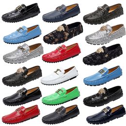 Luxury Brand High-quality Genuine Leather Loafers Red Glossy V Leather Shoes Crocodile Print Business Office Shoes Driving Shoes Size 35-48