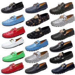 Luxury Brand Business Dress Shoes V Horse Rank Buckle Decorative Loafers Soft Leather Comfortable Driving Shoes Grey Black Leather Shoes Size 35-48