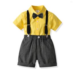 Kleidungssets 2023 Gelbes Kurzarmhemd Karierte Riemen Shorts Vierteiliger Anzug Trendige Fliege Baumwolle Weiche Baby-Kleinkind-Jungen-Kleidung