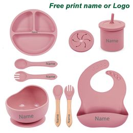 Cups Dishes Utensils 8PCS/Set Baby Silicone Sucker Bowl Plate Cup Bibs Spoon Fork Set Personalised Name Round Dining Plate Kids Feeding Dish BPA Free 230615