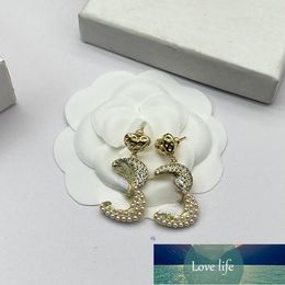 New Letter Heart Shape with Diamond Pearl Earrings for Women American Entry Lux Internet Celebrity Socialite Style Silver Stud Earrings