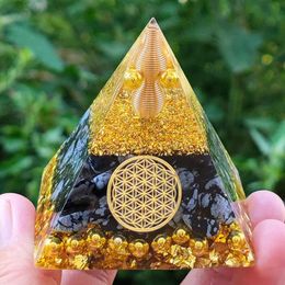 Decorative Objects Figurines Energy Generator Orgone Pyramid Amethyst Peridot Healing Natural Crystal Reiki Chakra Orgonite Meditation Tool 230615