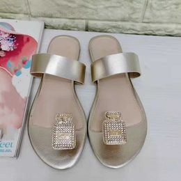 women sandals designer shoes Diamond Slippers Flats Thong Toe Slip Slides Flip Flops Summer Pool Bath Sandal Slide RING Hoop Free Party Wedge Sliders