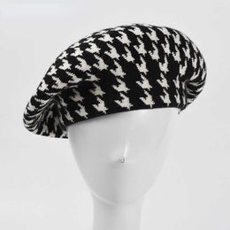Berets 2023 New Women's Autumn and Winter Houndstooth Beret Korean Version Fashion Retro Knitted Painter Hat Warm Beret Z0613