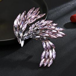 Brooches French Luxury Austrian Gradient Crystal Brooch Pin For Women Elegant Corsage Temperament Butterfly Party Accessories