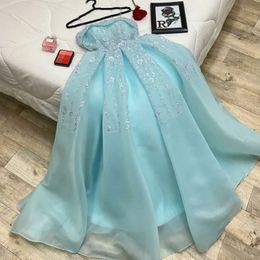 Utsökta isblå hemkommande klänningar pärla stropplös prom klänning ankel längd ruffles organza aftonparty vestido de noiva 415