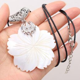 Pendant Necklaces Natural Shell Alloy Necklace Flower Shape Exquisite Jewellery For Woman Leather Rope 55 5cm 55x55mm