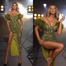 Glamorous Mermaid Prom Dresses Al largo della spalla Piume Brillanti paillettes Side Split Backless Caviglia Custom Made Plus Size Abito da festa Vestido De Noite