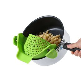 1pc Drain On The Side Of Silicone Pan, Drain The Edge Of The Pasta Pan, Silicone Food Strainer Hands-Free Pan Strainer, Adjustable Silicone Clip On Strainer For Pots