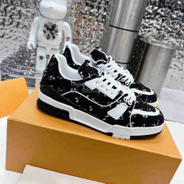 2023 Vic Designer Trainer Skate Shoes Luxury Run Fashion Sneakers Women Men Sports Shoe Chaussures Casual Classic Sneaker Woman shoes