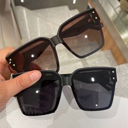 2023 Designer Market Hot Selling New Model Butterfly Shaped Appearance Full Frame PC Material Light Gray And Black High-End Feel High-Quality Sunglasses For Women