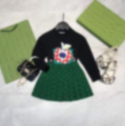 Set di abbigliamento per bambini più veet calda moda top britanniche marchio autunno e inverno bambini tesori di ragazzi cotone cotone due pezzi designer con cappuccio pantaloni della gonna con cappuccio AAA