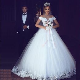 Off Shoulder Ball Gown Wedding Dresses Lace Appliques Arabic Dubai Bridal Gowns White Tulle Country Vestido De Novia252G