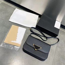 Luxury Designer Shoulder Bags Fashion Inverted Triangle Letter Crossbody Bag Wallet Vintage Ladies Solid Colour PU Leather Handbag Design Shoulder Bag