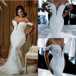 African Plus Size Wedding Dresses Off Shoulder Lace Appliques Feather Country Wedding Dress Sweep Train Custom Made Mermaid Robes 2400