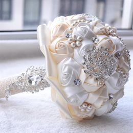 Silk Wedding Bridal Bouquets with Handmade Flowers Luxury Peals Crystal Rhinestone Rose Wedding Supplies Bride Holding Brooch Bouq235B