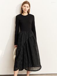 Casual Dresses AMII Minimalism Black Dress Autumn 2023 Female Jacquard Letter Embroidered French Fashion Niche Design Midi 12241231