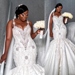 2022 African Arabic Luxury Mermaid Wedding Dresses Crystal Beading Spaghetti Straps Lace Appliques Pearls With Flowers Formal Brid210Q