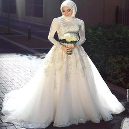 Saudi Arabic Muslim Wedding Dresses Elegant 2019 High Neck Lace Appliques Long Sleeve Sweep Train Bridal Gowns207I